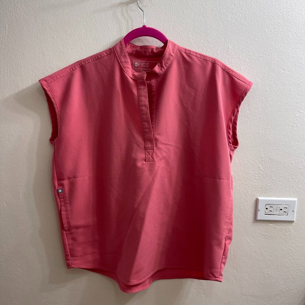 Figs Scrubs: Desert Rose Rafaela Top & Zamora Jogger HW (Top: S | Pants: MP)